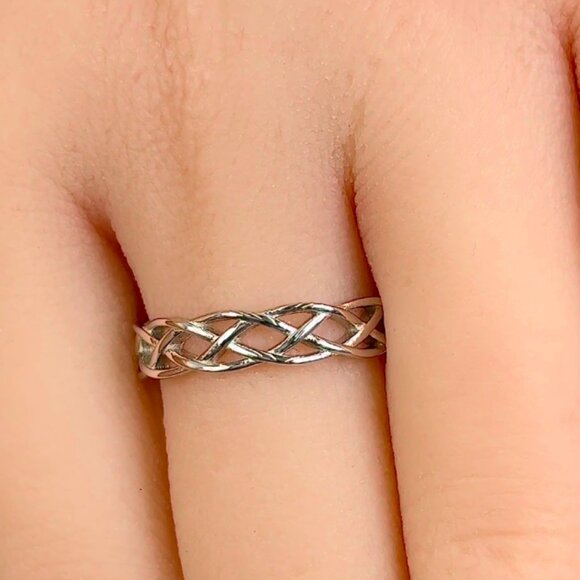Celtic Knot Sterling .925 Silver Band Ring: Rhodium Plated, High Polish - Picture 1 of 5